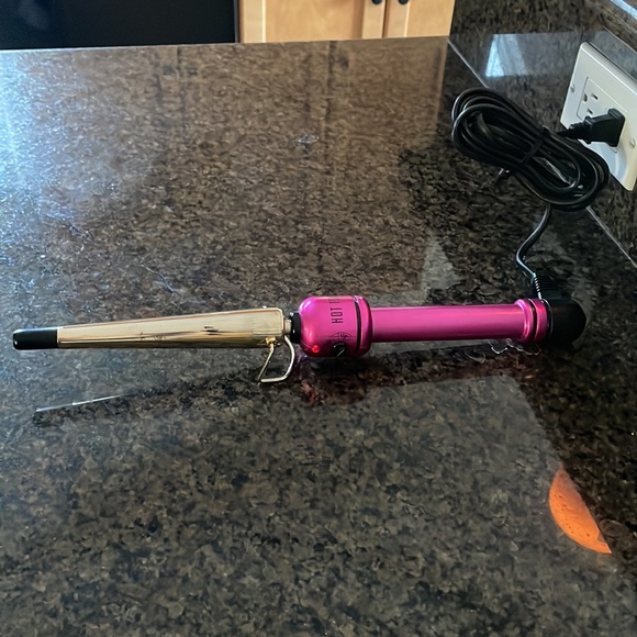 Hot Tools Curling Iron. 1” at base - Picture 4 of 5